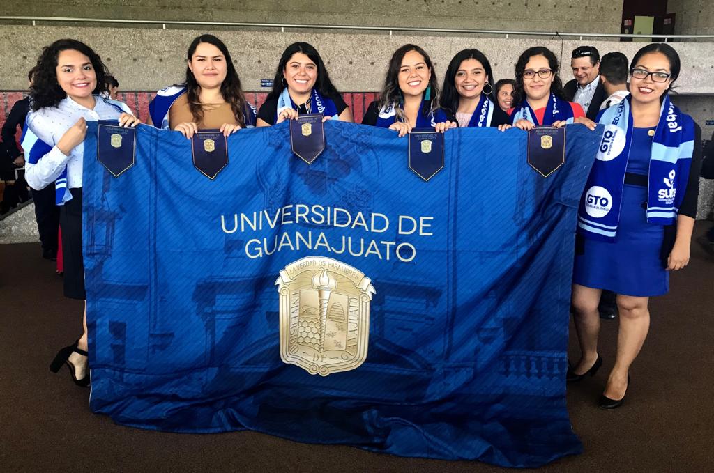 Estudiantes UG participantes en el abanderamiento Gto. Global.