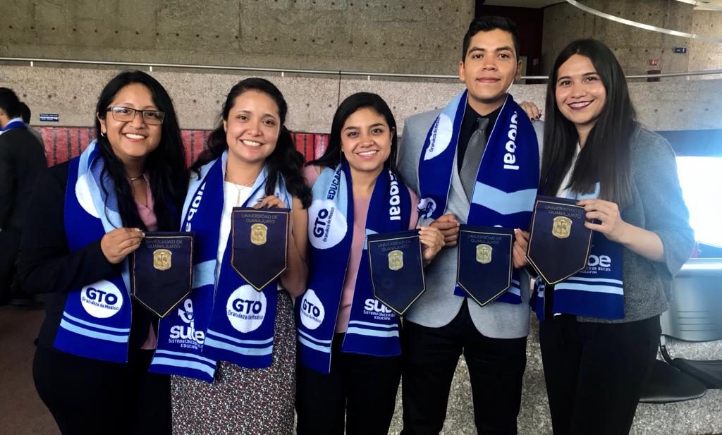 A esta lista de estudiantes se suman 9 alumnos que realizarán el programa English4GTO Ottawa y 11 alumnos el English4GTO Toronto.