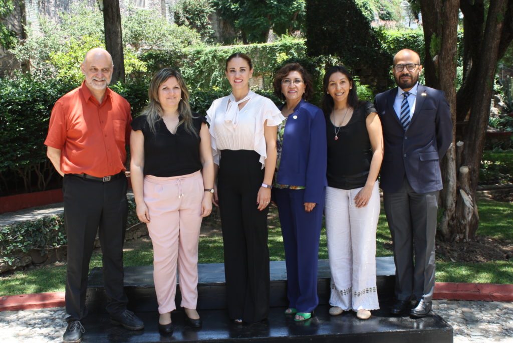 En la reunión participaron, el Director General del Sistema DIF Estatal Guanajuato, José Alfonso Borja Pimentel; la Procuradora de Protección de Niñas, Niños y Adolescentes, María Teresa Palomino Ramos; el Secretario Ejecutivo de SIPINNA, Antonio Alexis Gómez Juárez; la Delegación de Instituto del Niño y del Adolescente de Uruguay (INAU), integrado por el Vicepresidente de INUA, Fernando Rodríguez Herrera y el Técnico Local de América Central y México del programa Eurosocial, Massimo Mecherri. 