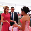 Adriana Ramírez, Presidenta del Sistema DIF Estatal y el Gobernador Diego Sinhue Rodríguez Vallejo Felicitando a su Ahijada.